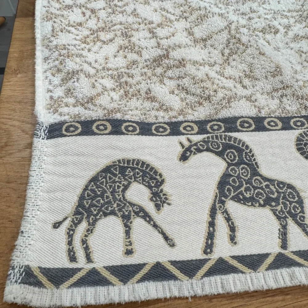 Vintage Giraffe Safari Bath Towels Set of 2 Blue Beige Cotton Jacquard Border
